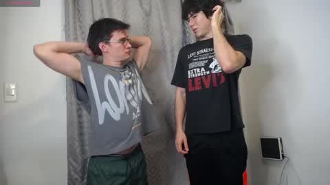 Snapshot of _the_neighbors chatting on June 7, 10:35 pm Scot y Patrick online show from June 7, 10:35 pm