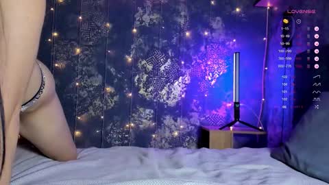 _thenightmoon_ online show from November 20, 1:55 pm