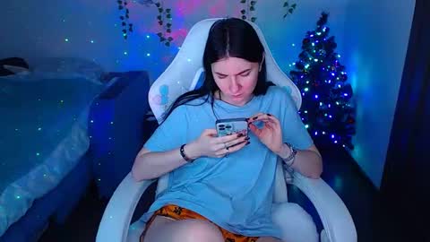 Snapshot of _thesamedaniellatrue_ chatting on December 15, 2:10 pm _thesamedaniellatrue_ online show from December 15, 2:10 pm