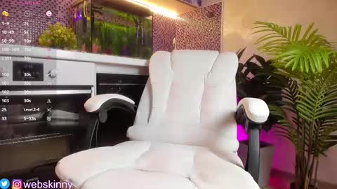 Snapshot of _top_skinny chatting on September 17, 3:30 am Julia online show from September 17, 3:30 am