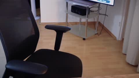 Snapshot of _trythis_ chatting on December 6, 12:23 am _trythis_ online show from December 6, 12:23 am
