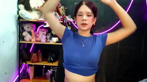 Snapshot of _urpetitegirl chatting on May 18, 2:29 am _urpetitegirl online show from May 18, 2:29 am