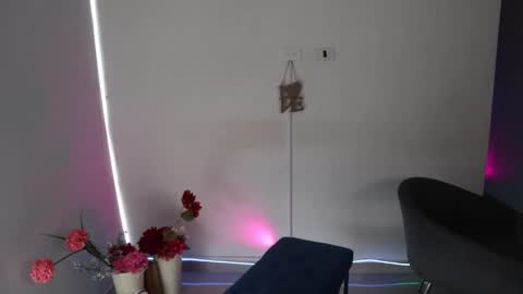 Anastasia Vahos online show from February 18, 9:20 pm