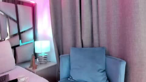_valeria_saenz_ online show from May 2, 3:44 am
