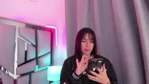 _valeria_saenz_ online show from June 25, 3:28 am