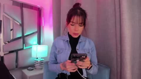 _valeria_saenz_ online show from July 3, 3:02 am