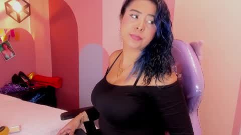 _valeryboobs_ online show from April 13, 1:05 pm