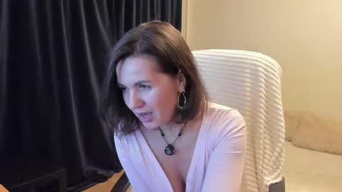 Snapshot of _vallylove chatting on December 22, 12:40 am _vallylove online show from December 22, 12:40 am