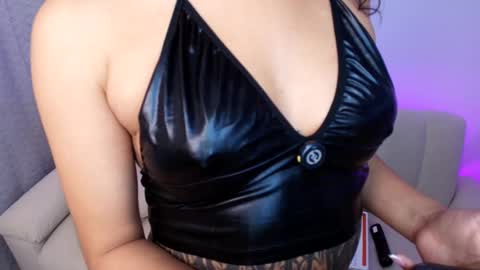 Snapshot of _velka_ chatting on December 17, 2:28 am _velka_ online show from December 17, 2:28 am