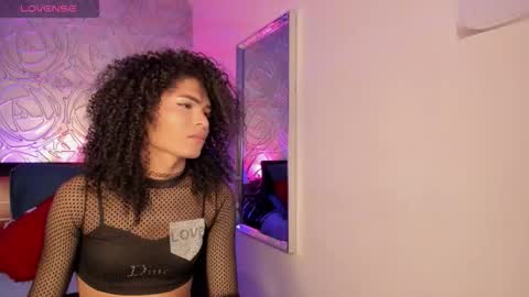 Snapshot of _vennuss_ chatting on October 25, 5:37 am Venus online show from October 25, 5:37 am