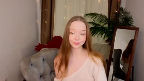 Snapshot of _violet_mills_ chatting on December 7, 11:34 pm Violet online show from December 7, 11:34 pm