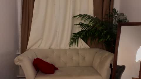 Snapshot of _violet_mills_ chatting on January 11, 2:30 am Violet online show from January 11, 2:30 am