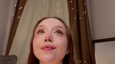 Snapshot of _violet_mills_ chatting on January 12, 2:24 am Violet online show from January 12, 2:24 am