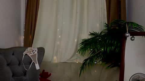 Snapshot of _violet_mills_ chatting on January 12, 11:26 pm Violet online show from January 12, 11:26 pm