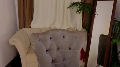 Snapshot of _violet_mills_ chatting on February 12, 8:40 pm Violet online show from February 12, 8:40 pm