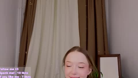 Snapshot of _violet_mills_ chatting on February 19, 11:25 pm Violet online show from February 19, 11:25 pm