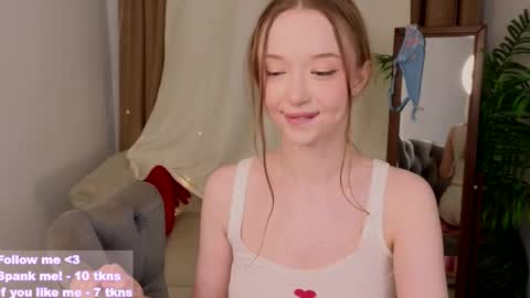 Snapshot of _violet_mills_ chatting on March 6, 11:42 pm Violet online show from March 6, 11:42 pm