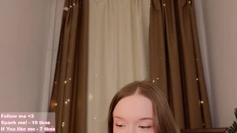 Snapshot of _violet_mills_ chatting on March 12, 11:33 pm Violet online show from March 12, 11:33 pm