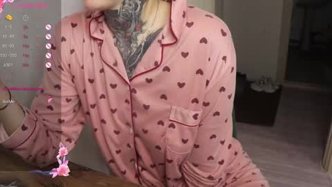 Snapshot of _viv1an_ chatting on February 25, 7:20 am Alis online show from February 25, 7:20 am