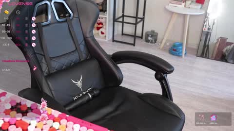 Snapshot of _viv1an_ chatting on October 30, 6:59 am Alis online show from October 30, 6:59 am