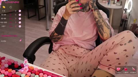 Snapshot of _viv1an_ chatting on November 7, 7:19 am Alis online show from November 7, 7:19 am