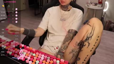 Snapshot of _viv1an_ chatting on November 16, 9:48 am Alis online show from November 16, 9:48 am