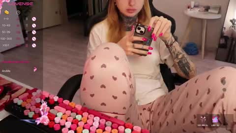 Snapshot of _viv1an_ chatting on November 21, 9:19 am Alis online show from November 21, 9:19 am