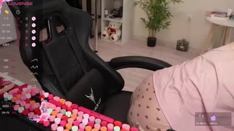 Snapshot of _viv1an_ chatting on November 26, 10:27 am Alis online show from November 26, 10:27 am