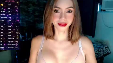 Snapshot of _vivalastransvegas_ chatting on July 4, 2:40 am Althea online show from July 4, 2:40 am