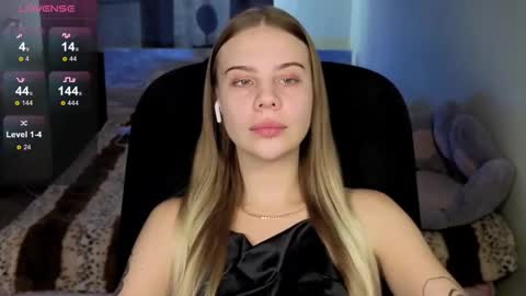 Snapshot of _wednesday_addams_ chatting on October 8, 7:28 am Vera online show from October 8, 7:28 am