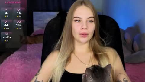 Snapshot of _wednesday_addams_ chatting on October 13, 9:42 am Vera online show from October 13, 9:42 am