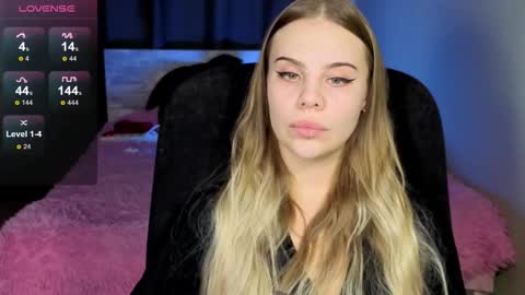 Snapshot of _wednesday_addams_ chatting on October 23, 9:19 am Vera online show from October 23, 9:19 am