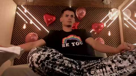  white fox  online show from February 18, 3:31 am