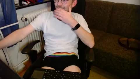 _whoisthatguy_ online show from November 4, 6:18 pm