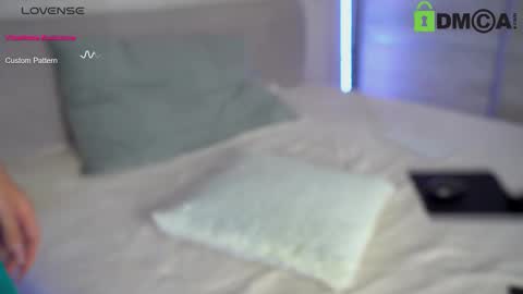 Snapshot of _wild_berry chatting on February 22, 8:09 pm Lily online show from February 22, 8:09 pm