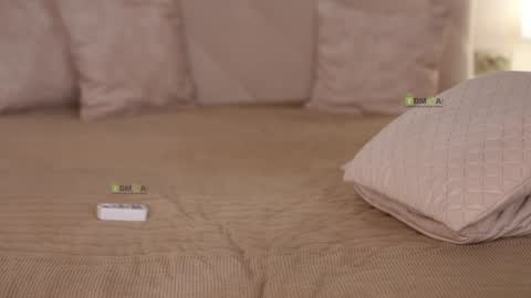 Snapshot of _your_angel chatting on December 7, 3:58 am YOUR ANGEL online show from December 7, 3:58 am