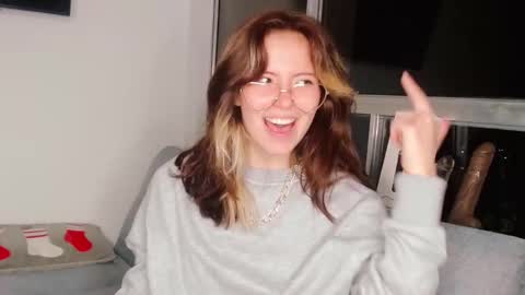 _yourcherrybomb online show from December 31, 5:55 am