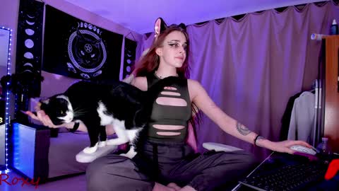 Snapshot of _yourwetdreams_ chatting on December 15, 3:13 am Roxy online show from December 15, 3:13 am