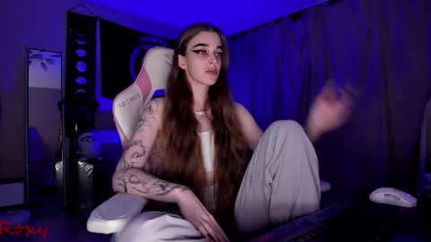 Snapshot of _yourwetdreams_ chatting on October 20, 4:29 pm Roxy online show from October 20, 4:29 pm