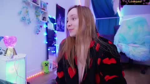 Snapshot of _yummy_girl_ chatting on May 16, 12:26 pm Polly online show from May 16, 12:26 pm