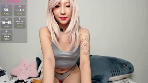 Mia online show from June 13, 11:35 pm