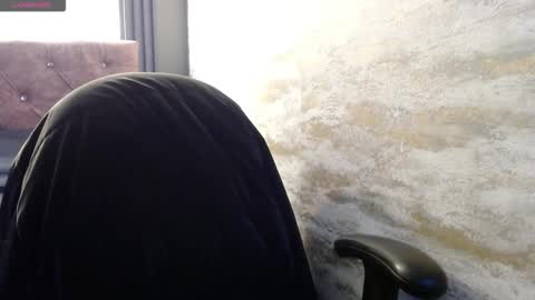 Yuyi online show from March 1, 11:45 am