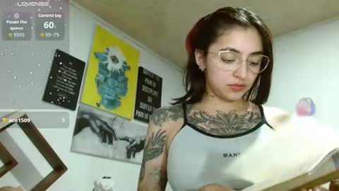 Zoe  online show from June 18, 3:40 am