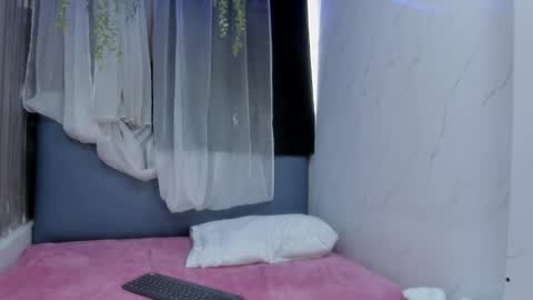 _zoecooper online show from March 17, 8:01 pm