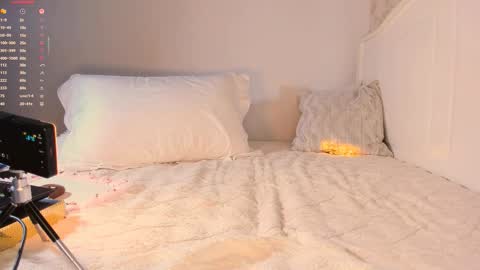 Snapshot of a1l3na_al3 chatting on September 15, 9:53 am Alena online show from September 15, 9:53 am