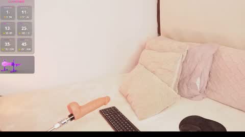 Snapshot of a__vanellopecute chatting on July 19, 10:19 am Alexandra online show from July 19, 10:19 am