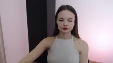 a_ariella_ online show from October 13, 1:44 pm