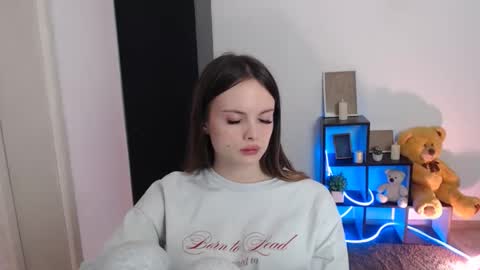 a_ariella_ online show from October 25, 7:05 am