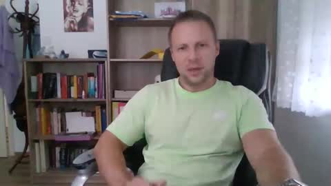 Snapshot of aaaandzzz chatting on November 24, 9:42 am Long distance cumshot online show from November 24, 9:42 am