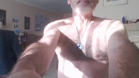 Snapshot of aalex1717 chatting on January 1, 1:27 pm Aalex1717 online show from January 1, 1:27 pm